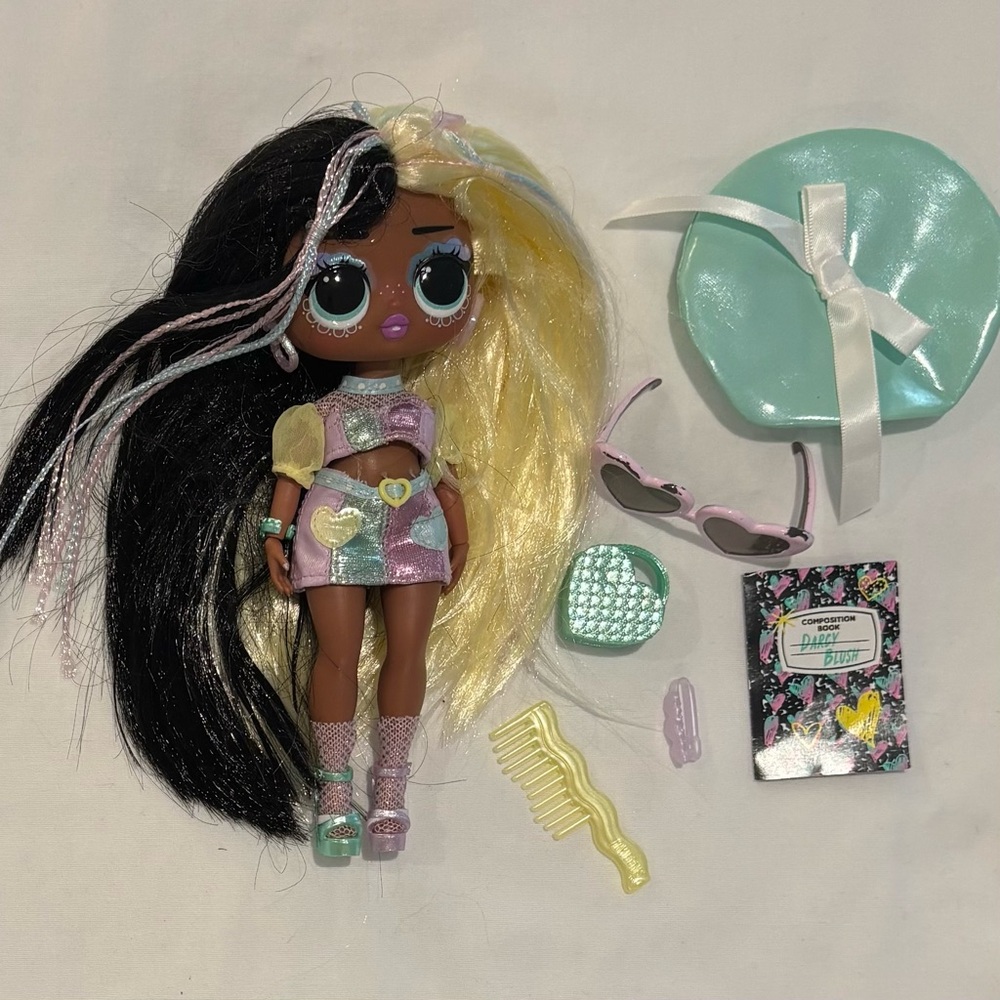 L.O.L. Surprise! Tweens Darcy Blush Fashion Doll